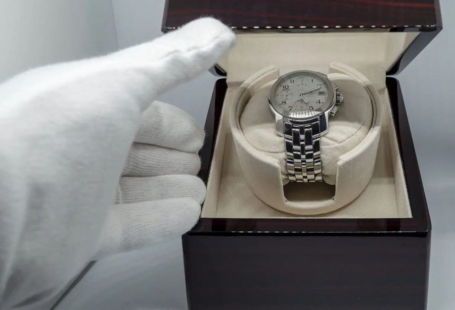 How to Properly Store and Maintain Your Luxury Watches with a Watch Winder Safe